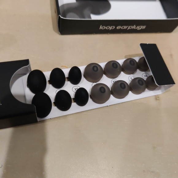 Loop Dream Black – Silicone/Memory Foam Earplugs for Sleep Comfort - Picture 5 of 6